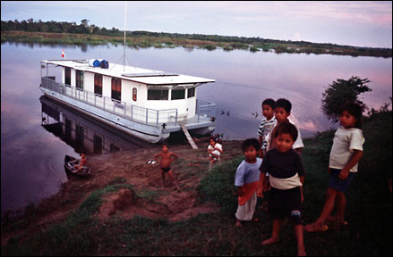 Bowers-boat-sunset.jpg (33332 bytes)