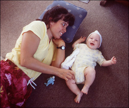 Roni-baby-floor.jpg (39156 bytes)